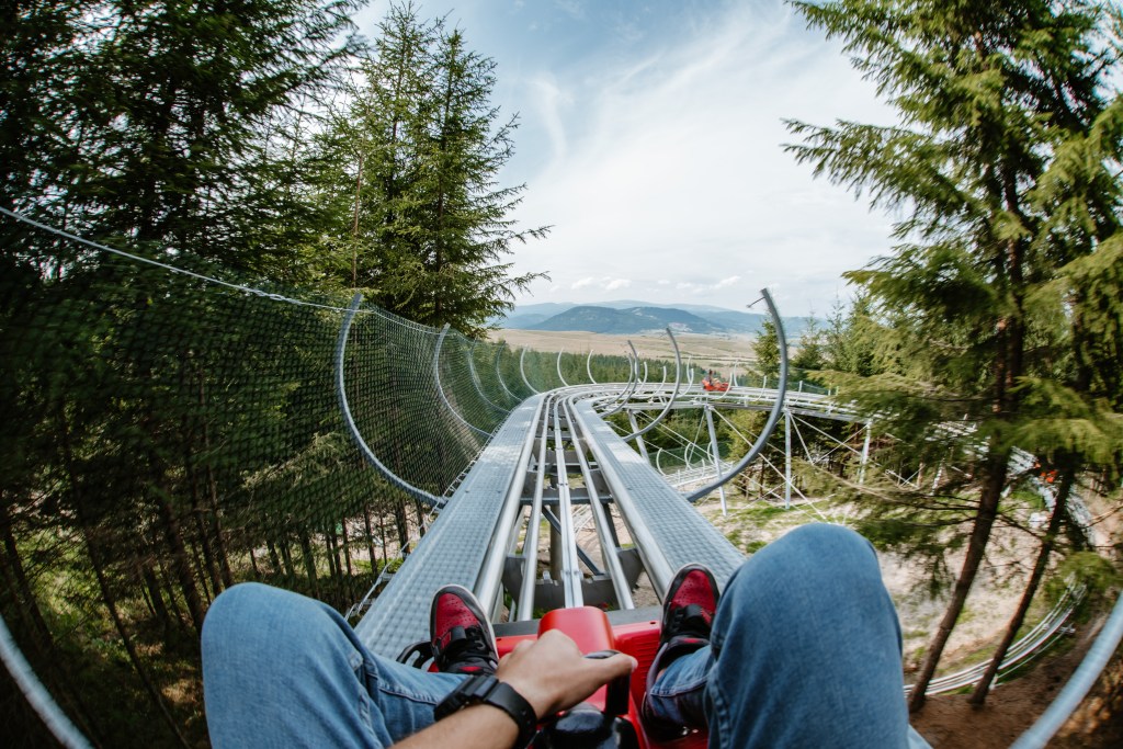 First-person view from an alpine coaster sledge on the Toplița track.